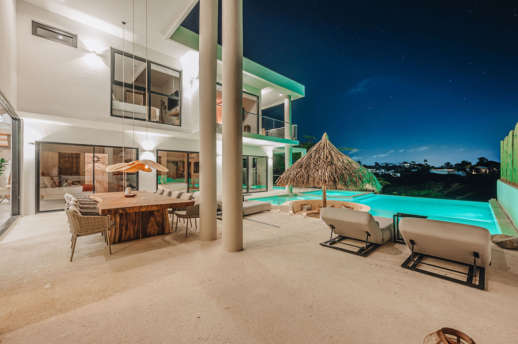 Alma · Pool & terrace