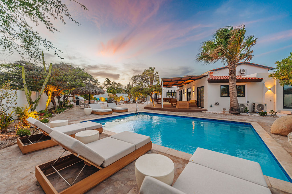 Bougainvillea · Pool & terrace