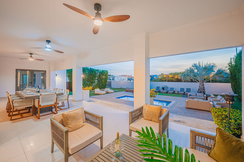Sophie · Pool & terrace