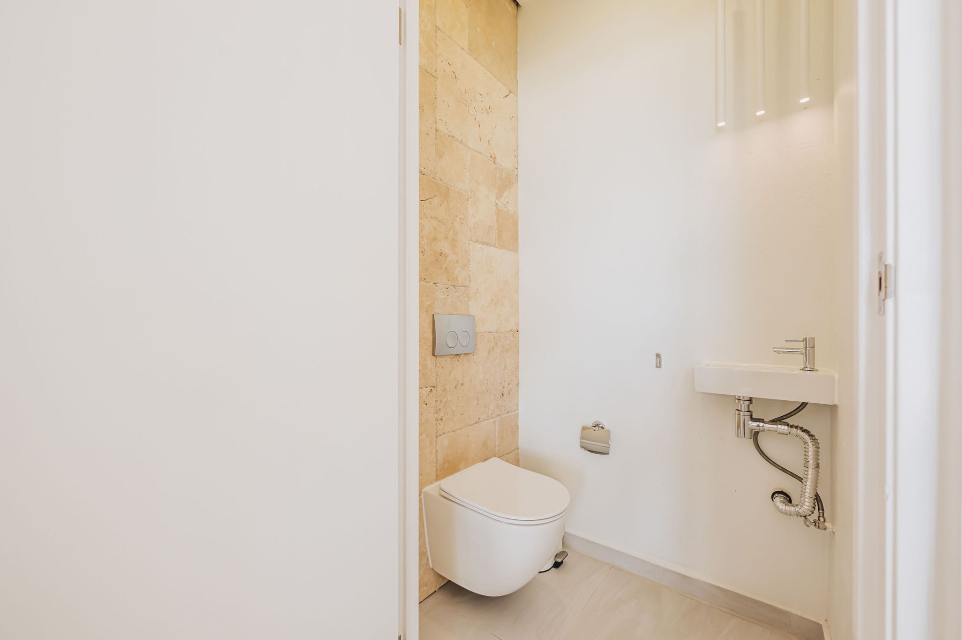 Hoya · Bathrooms