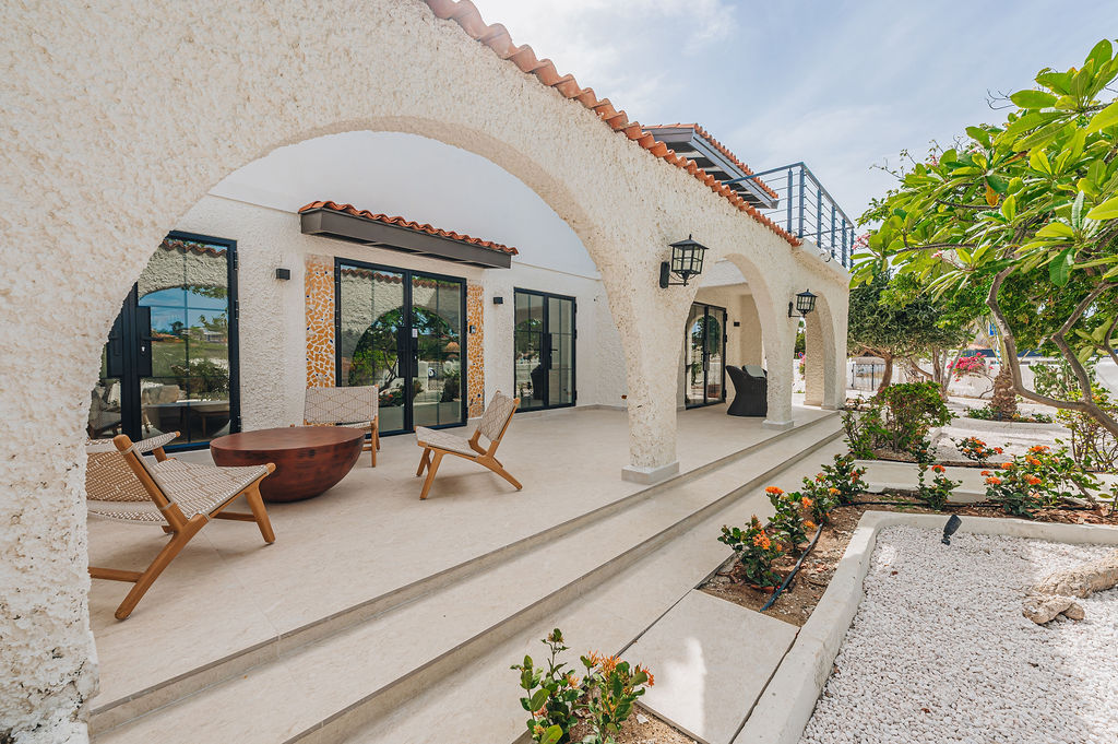 Bougainvillea · Outdoor dining & lounge