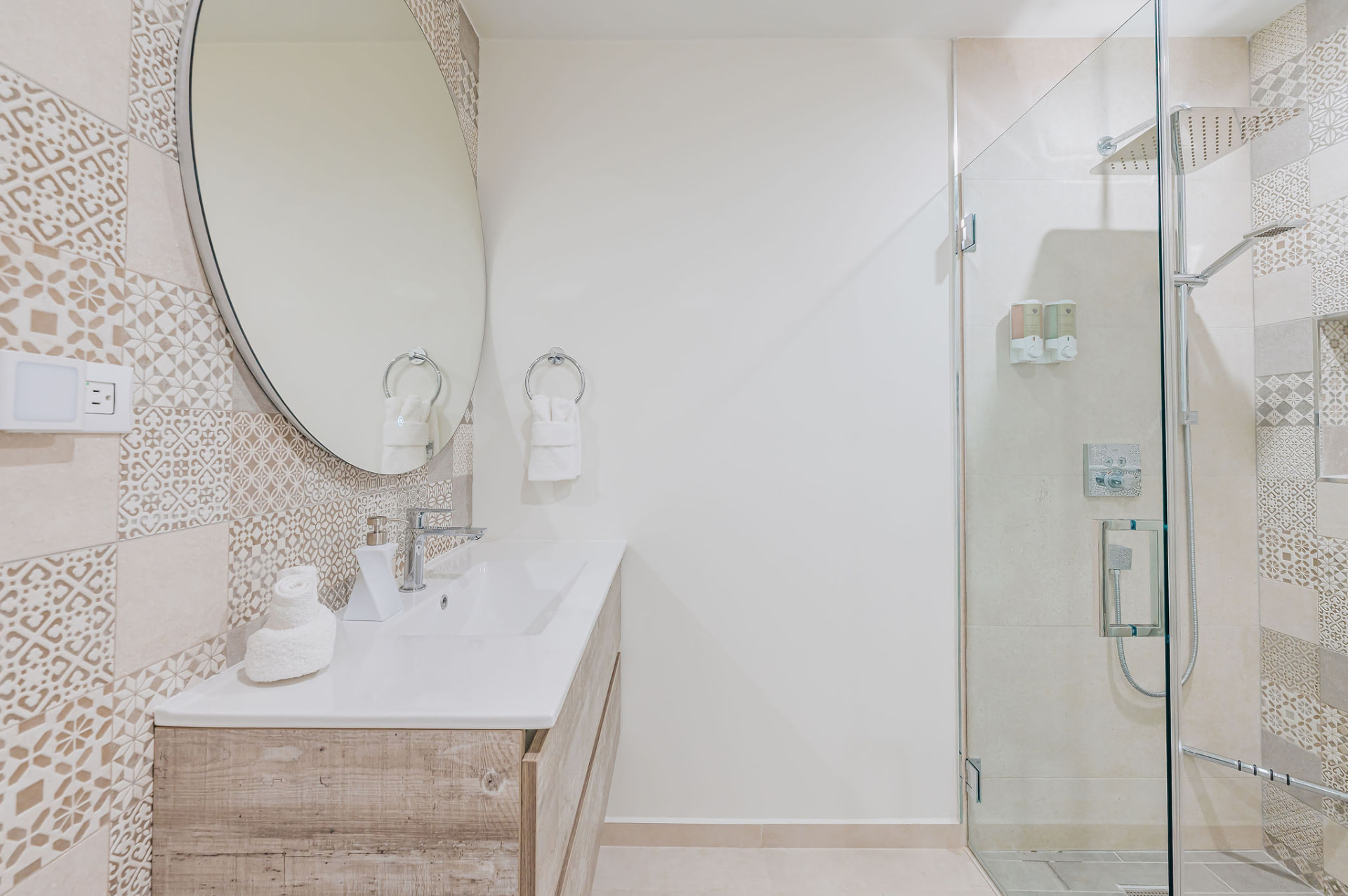 Reina del Sol · Bathrooms