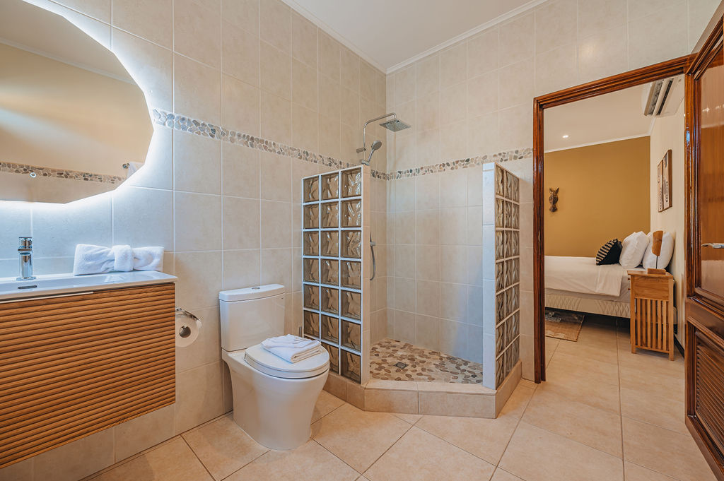 Arbol de Vida · Bathrooms