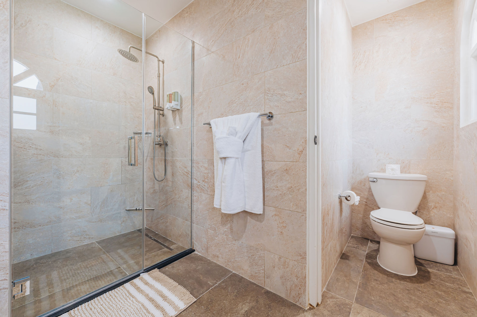 Reina del Sol · Bathrooms