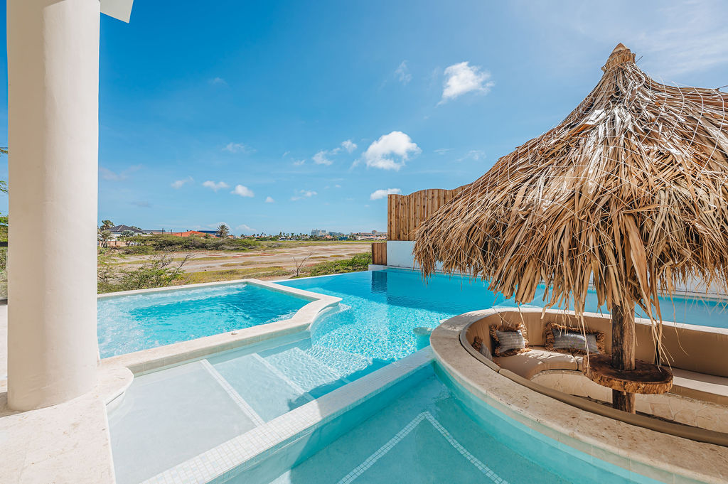 Alma · Pool & terrace