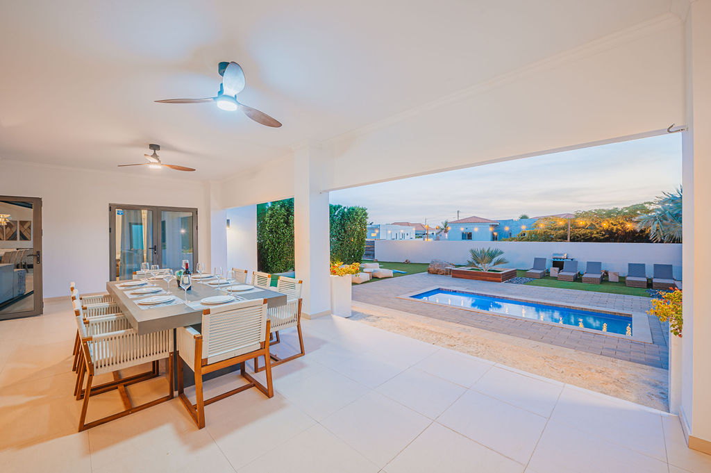 Sophie · Pool & terrace