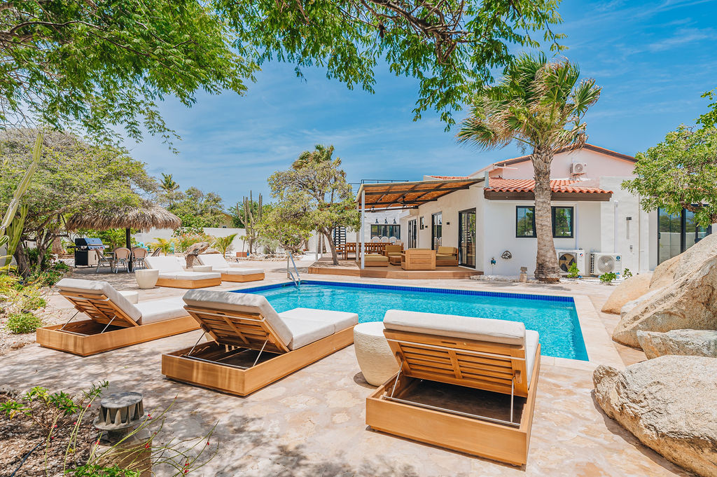 Bougainvillea · Pool & terrace