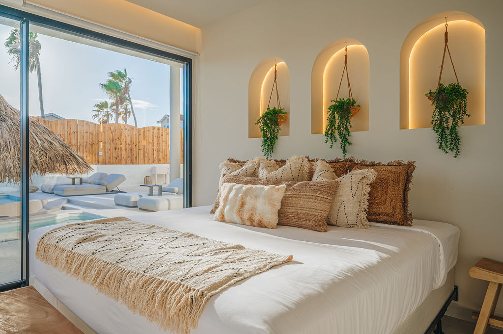 Alma · Bedrooms