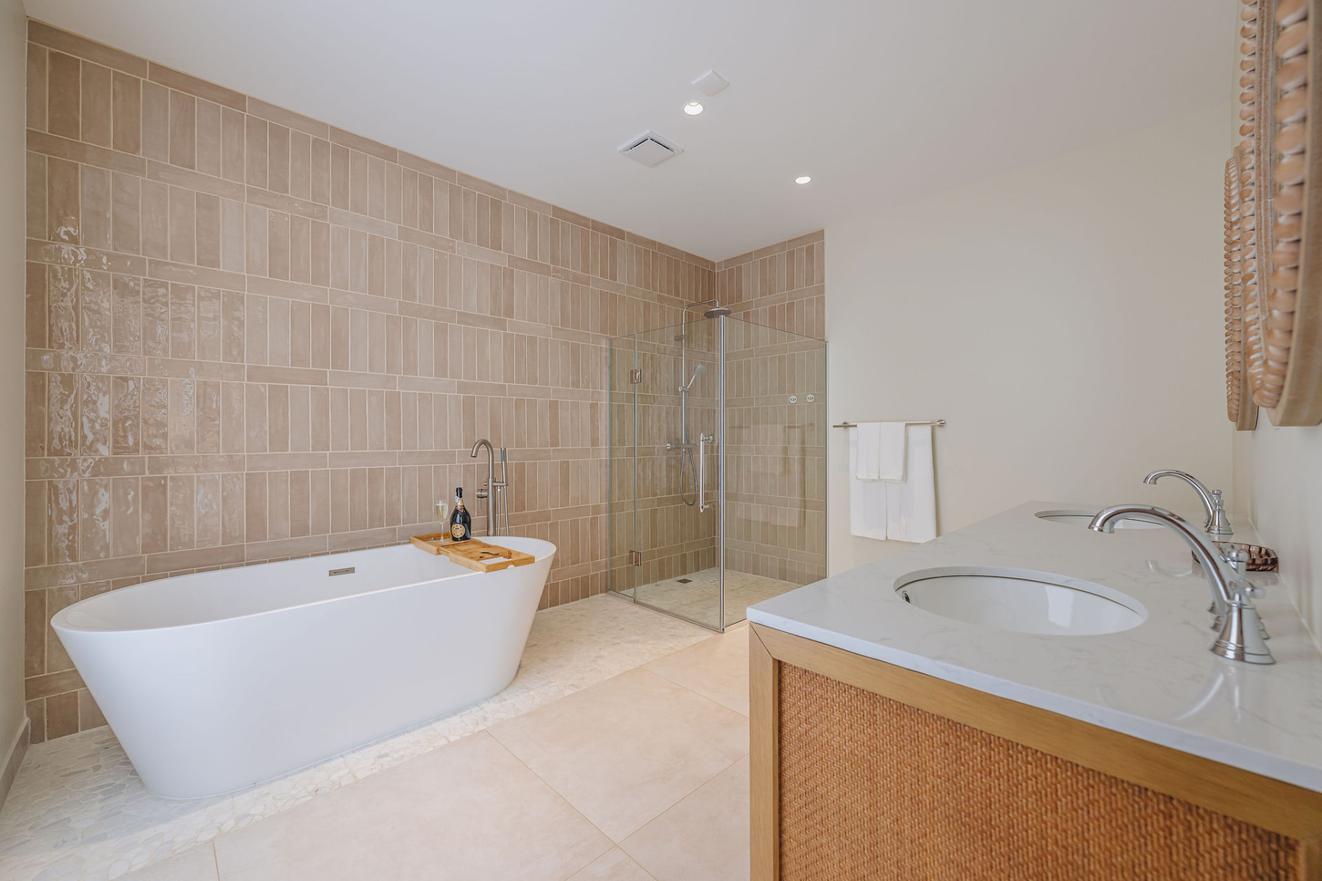 Costa Catalina · Bathrooms