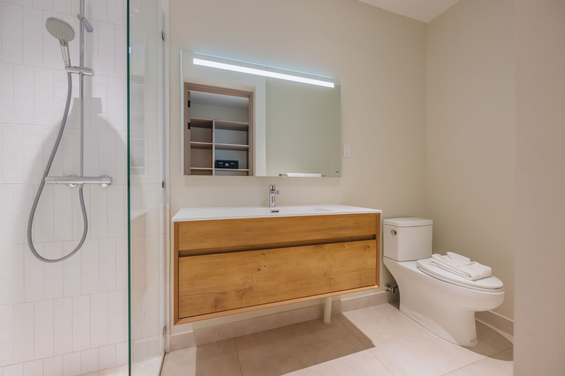 Costa Catalina · Bathrooms