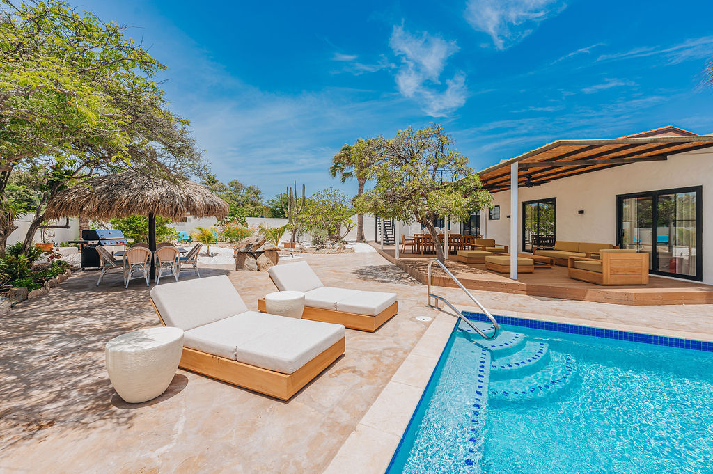 Bougainvillea · Pool & terrace
