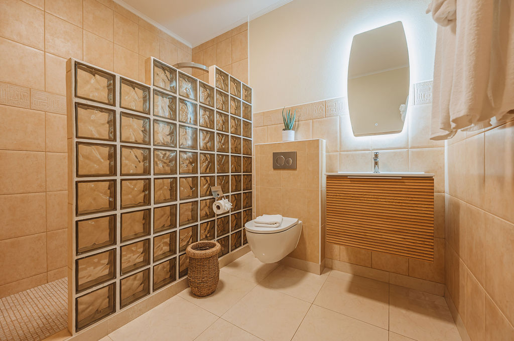 Arbol de Vida · Bathrooms
