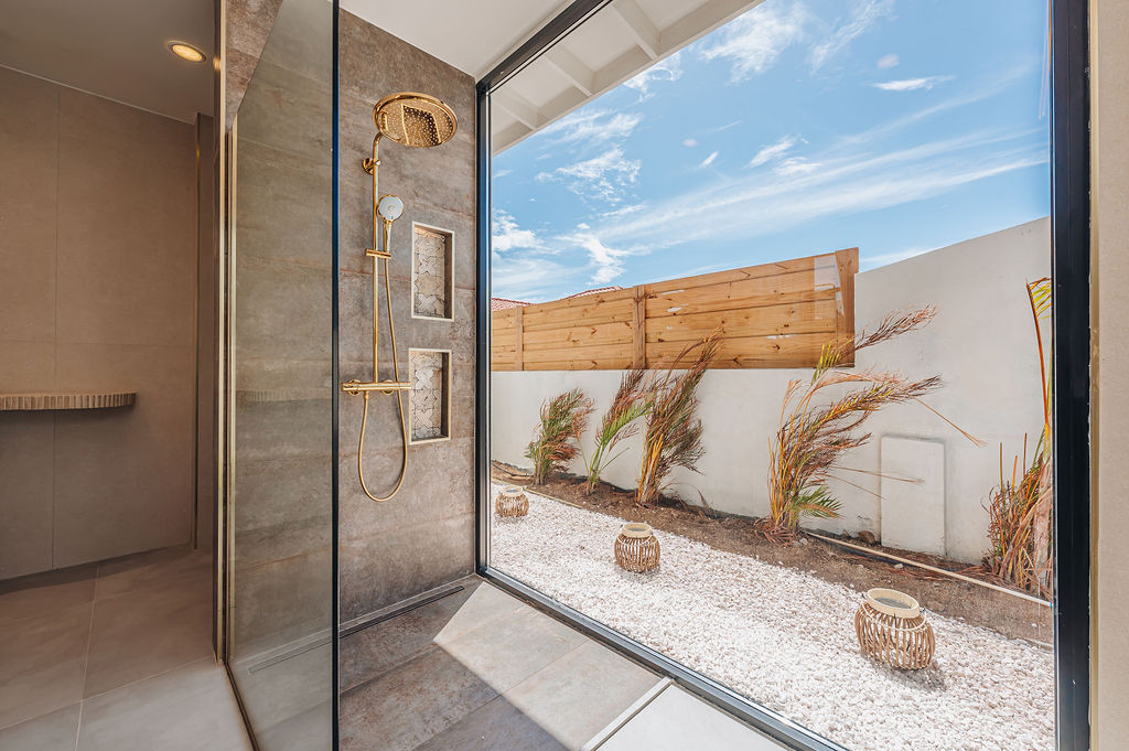 Alma · Bathrooms & spa