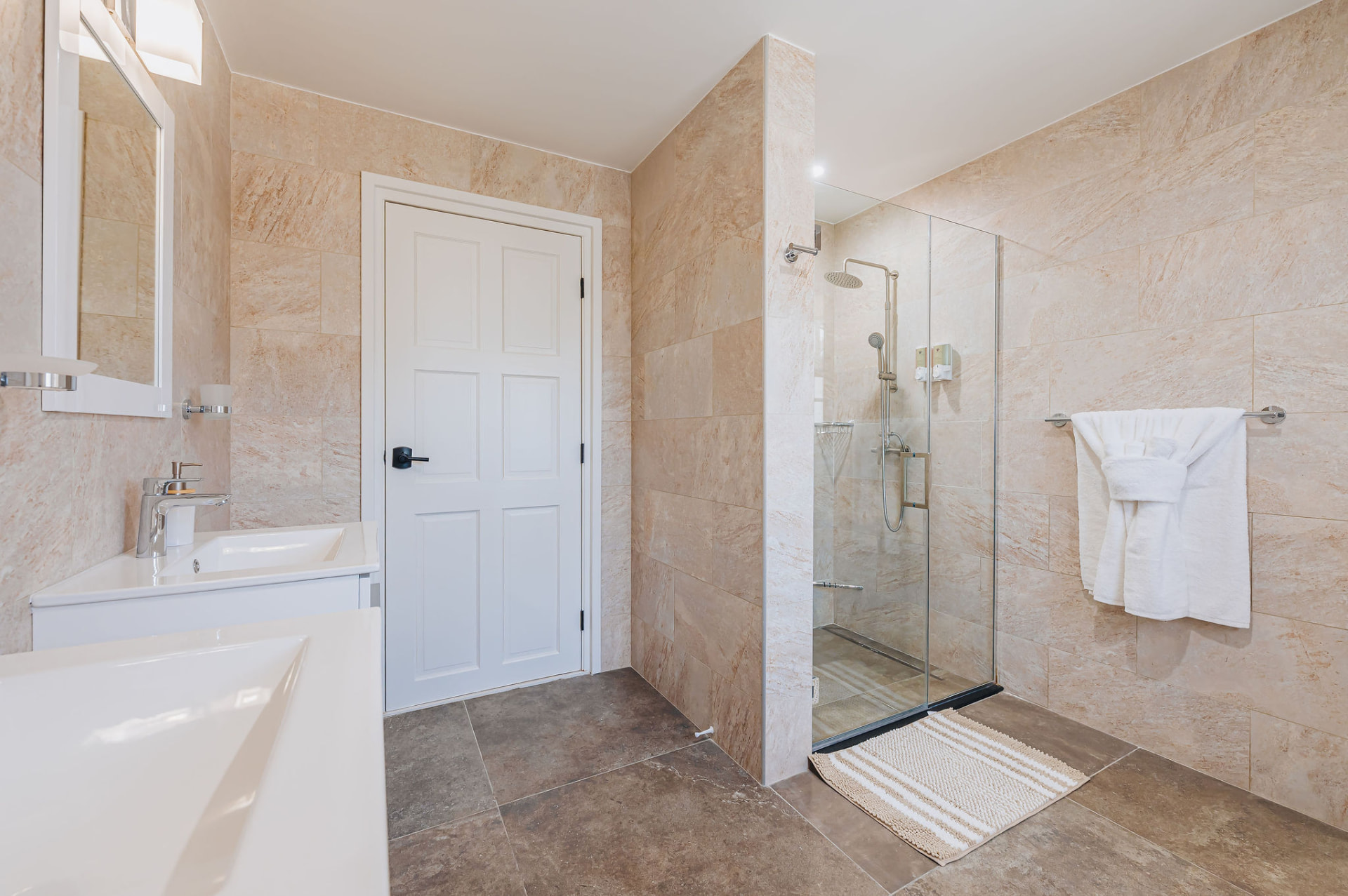 Reina del Sol · Bathrooms
