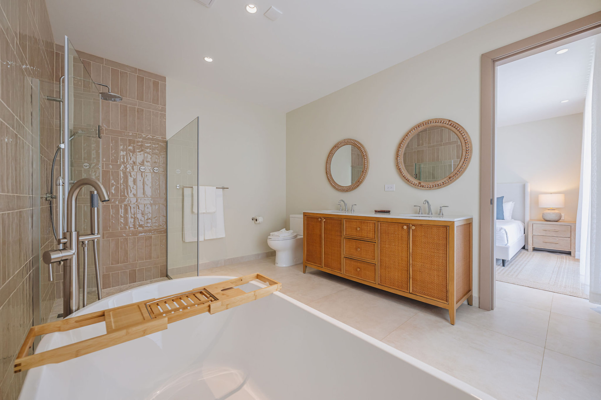 Costa Catalina · Bathrooms